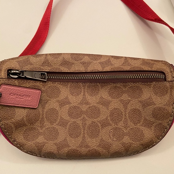 Coach Leather Belt Bag - Souvenir Pins - Picture 4 of 5